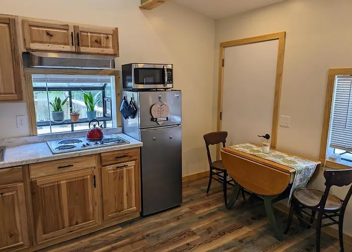 Little Fawn Lookout- Peaceful & Convenient Retreat
