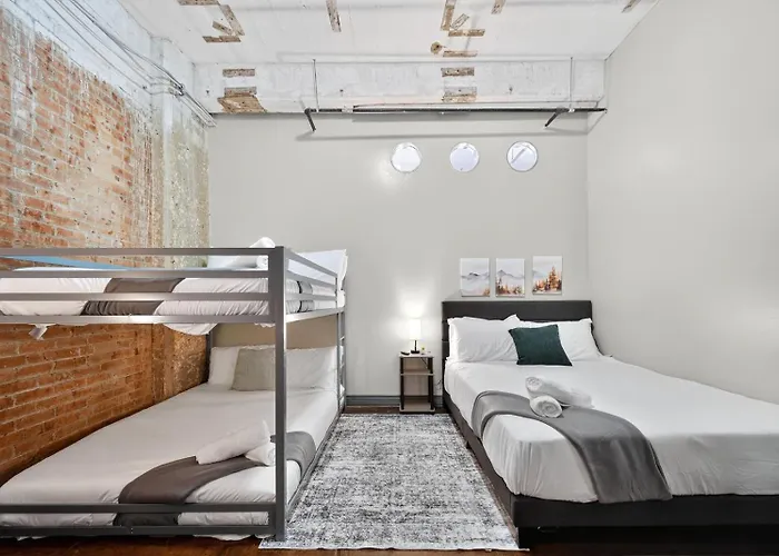 Modern Downtown Apartment | Pool, Laundry, Valet Parking