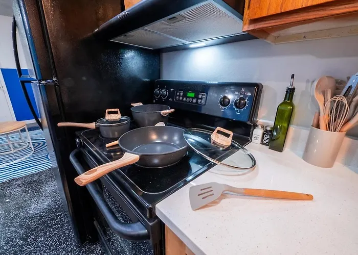 Newly Remodeled Apt - Washer And Dryer - 8Mim To Ku & Mass Street