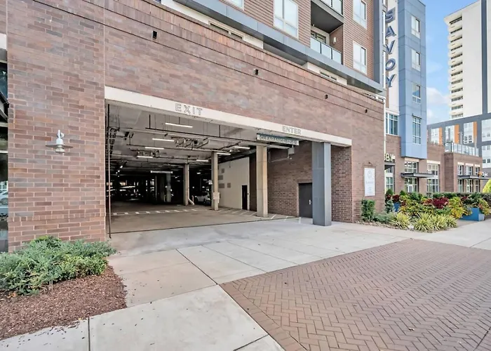 Urban Escape | Free Parking, Pool, Gym