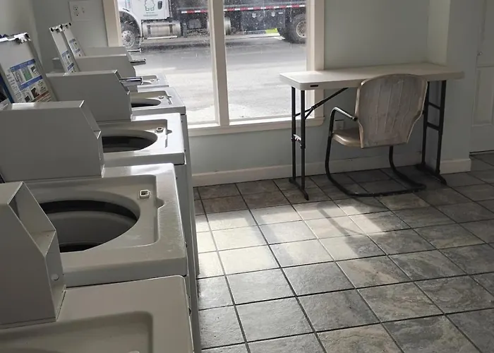 1 King Br1 Bath Apt With Full Kitchen 124