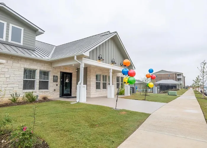 Landing Stylish 2Bd Gym Clubhouse