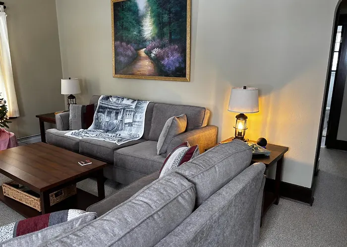 The Inn On Holgate Avenue Suite III