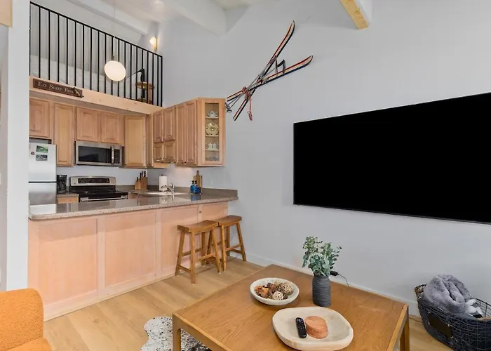 Stylish Mammoth 1Br & Loft With Fireplace