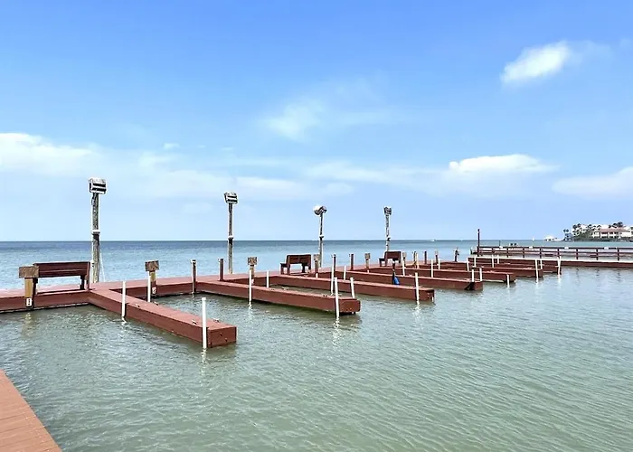 Amazing Bay View, Boat Docks, And Easy Walk To The Beach