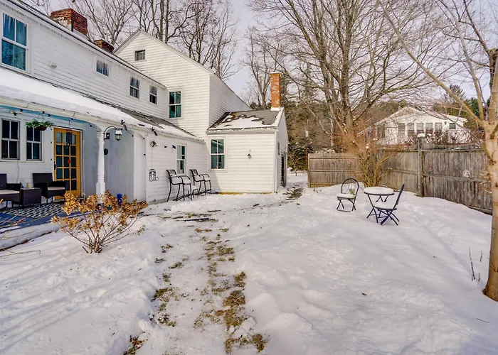 Hike, Fish & Ski: Riverside Barn Loft In Lee