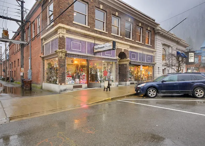 Great For Skiing & Biking! Cozy Dtwn Wallace Condo