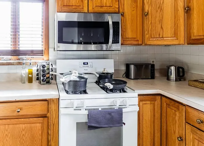 Charming 2 Bedroom Apartment Near Nyc, Metlife Stadium