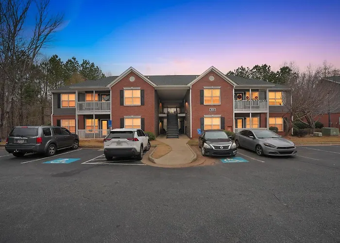 Comfy Stay With Patio And Laundry Near Atlanta