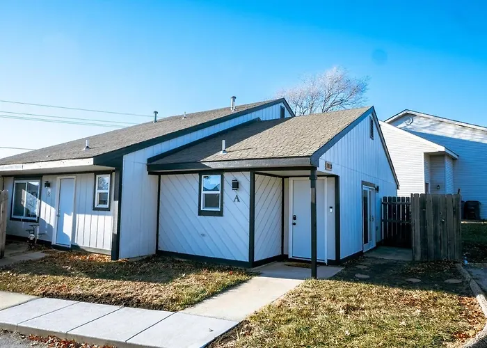 Newly Remodeled Apt - Washer And Dryer - 8Mim To Ku & Mass Street