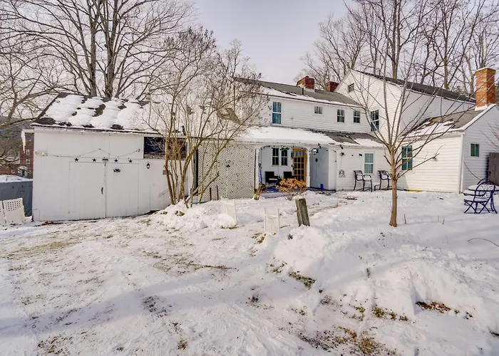 Hike, Fish & Ski: Riverside Barn Loft In Lee