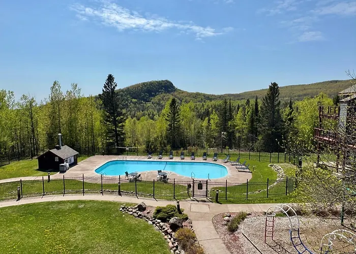 Slope-Side Pet-Friendly Studio | In-Unit Jet Tub