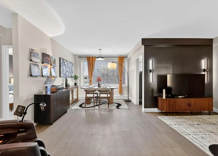 Casa Arlington Suite With In-Suite Massage Chair & Premium Amenities