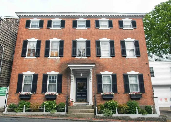 1742 Marblehead Studio|Minutes To Salem|Parking
