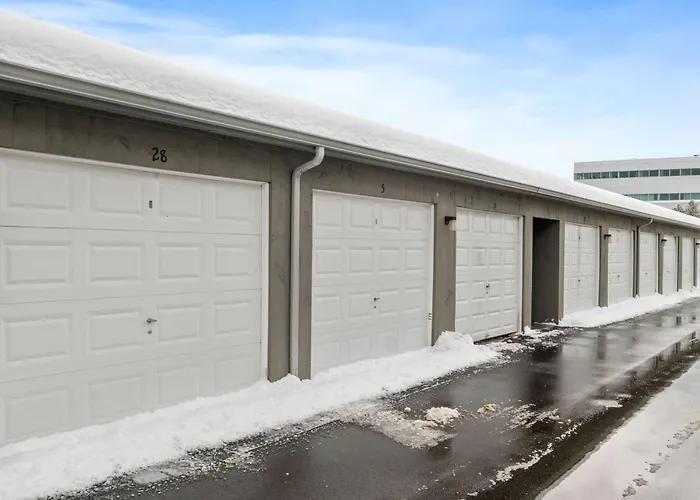 Fully Furnished 1St Floor 1 Bed 1 Bath Condo - Close To Shopping & Hwys North&South