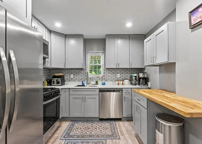 Spacious Home In Troy
