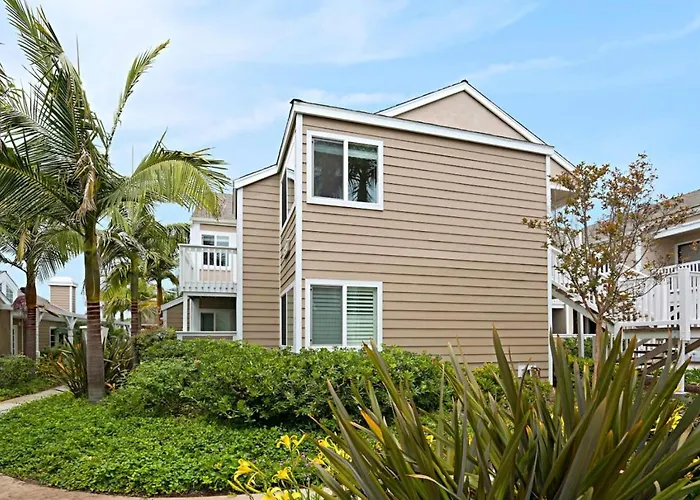 Chic Upstairs Condo Steps From Strands Beach