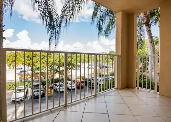 Spacious Condo At The Yacht Club Aventura 6307