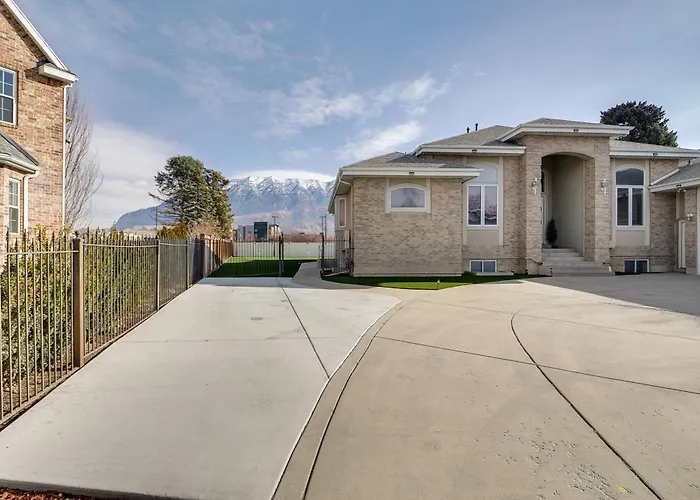 Stunning Peak Views Near Utah Lake! Cozy Getaway