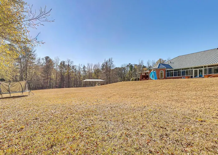 Scenic Lagrange Retreat! 3,600 Sq Ft, Pool Access