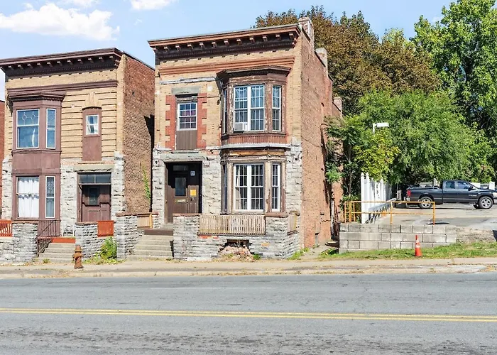 Spacious Home In Troy