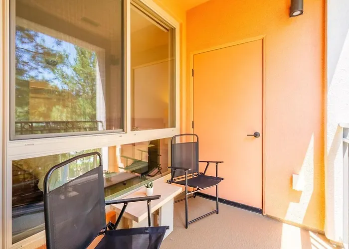 Elegant New 2Br - Getaway Saltwater Pools & Balcony
