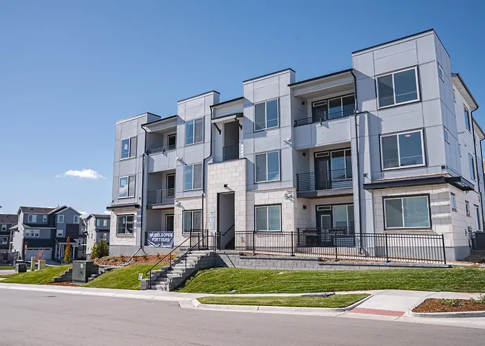 Brand New, Cozy & Modern Condo - Dogs Welcome