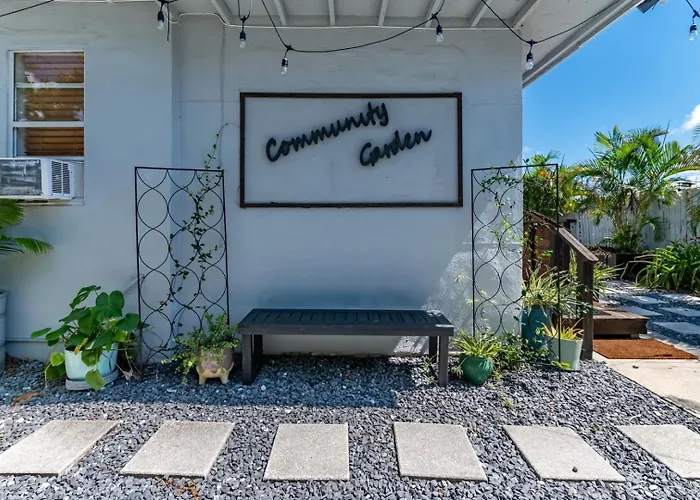 Cozy 1Br • Courtyard + Shared Deck