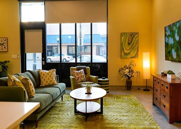 Peridot Suite - New 2Bdrm 2Bath Loft Near Mass!