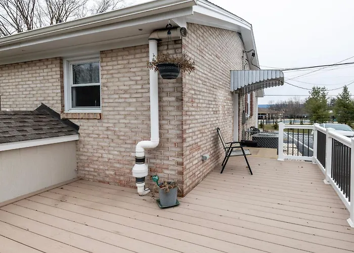 5 Woods Dr