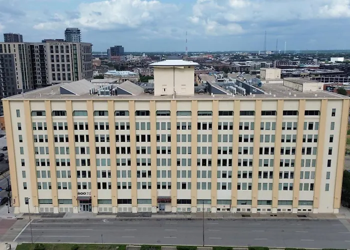 Modern Downtown Apartment | Pool, Laundry, Valet Parking