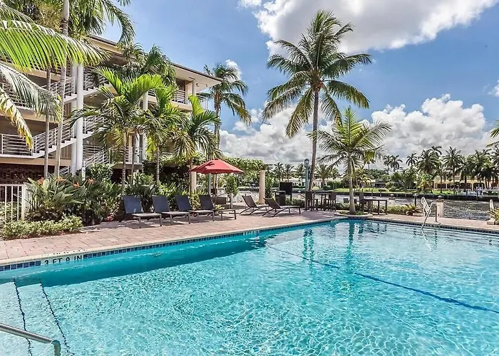 Luxury Waterfront Boca With Pool, Hot Tub And Boat Views