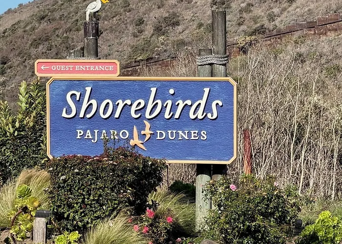 Oceanfront Top Floor Premium One Bedroom, Incredible Panoramic View Of Monterey Bay!