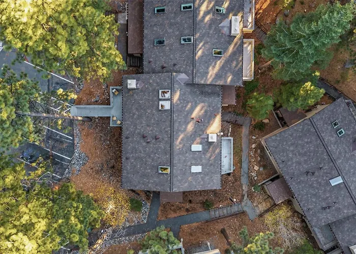 Golden Mountain Retreat By Avantstay