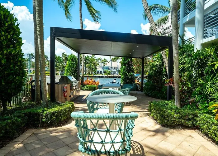Luxury Waterfront Boca With Pool, Hot Tub And Boat Views