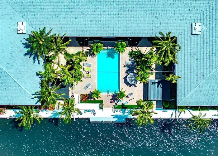 Luxury Waterfront Boca With Pool, Hot Tub And Boat Views