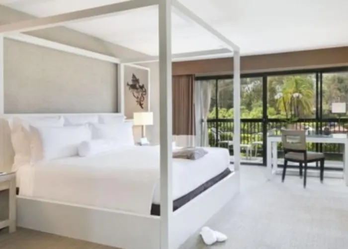 Luxe Sunset Boulevard Hotel