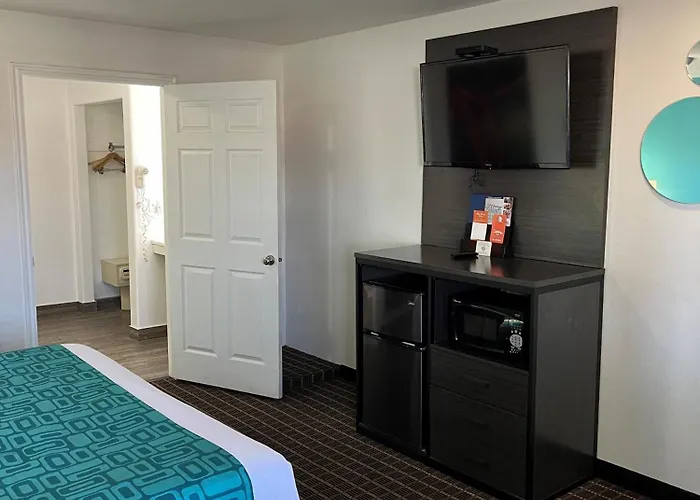 Howard Johnson By Wyndham St. George Hotel & Suites