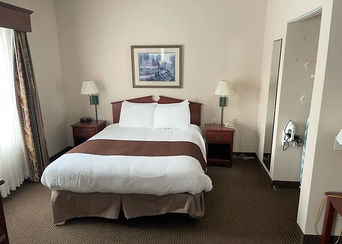 River Hills Hotel- Mankato