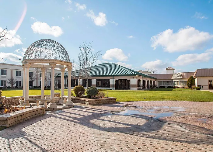 Clarion Inn Elmhurst - Oak Brook Near I-88, I-290, I-294