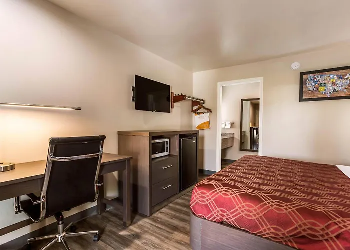 Econo Lodge Inn & Suites Murfreesboro Shopping District