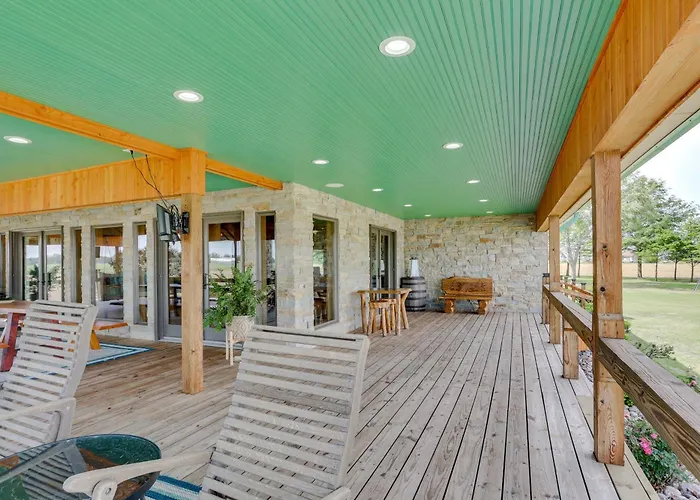 Hornersville Vacation Rental W/ Private Pond!