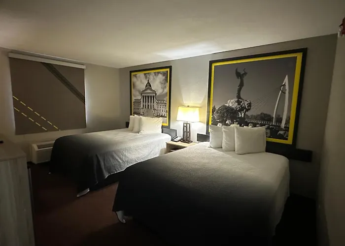 Super 8 By Wyndham Fort Scott