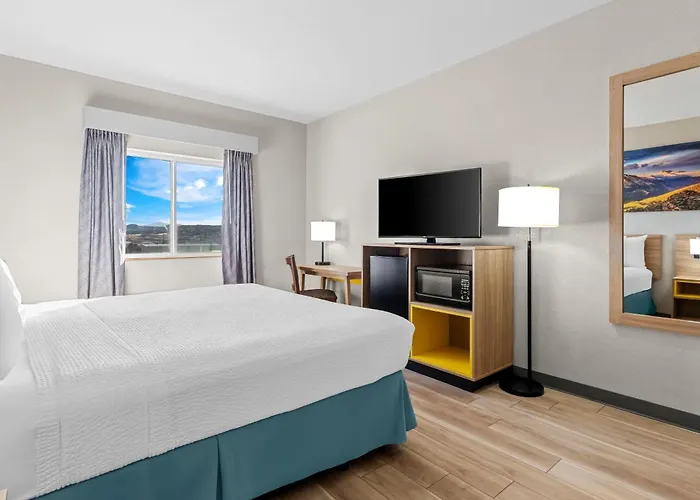 Days Inn & Suites By Wyndham Castle Rock