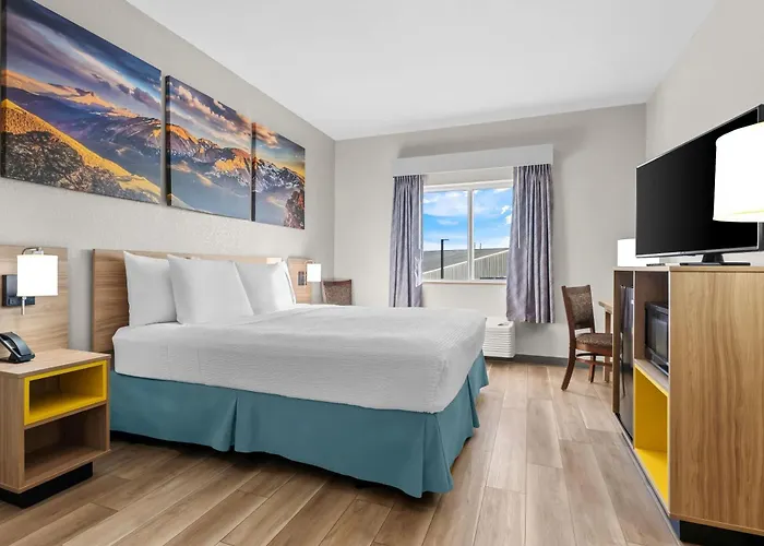 Days Inn & Suites By Wyndham Castle Rock