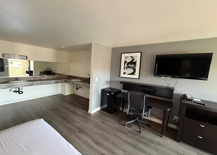 Travelodge By Wyndham Hemet Ca