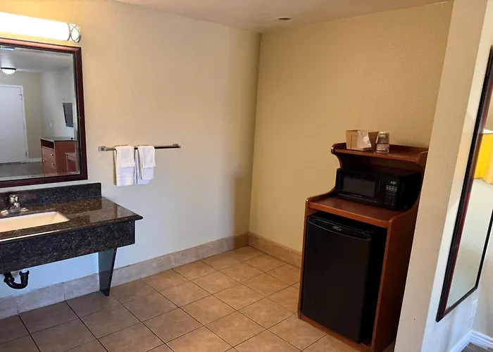 Travelodge By Wyndham Hemet Ca