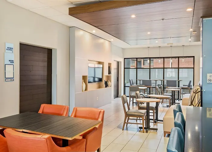 Holiday Inn Express & Suites White Hall By Ihg