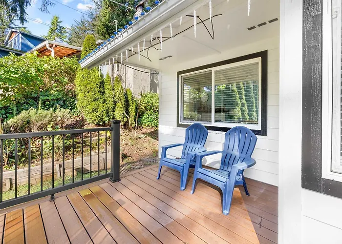 Bright Beach Town Bungalow