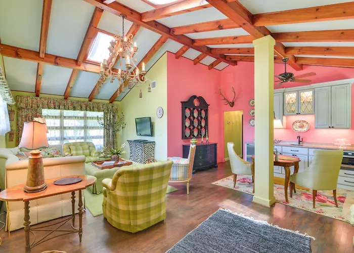 'La Petite Chalet' W/ Blue Ridge Mountain Views!